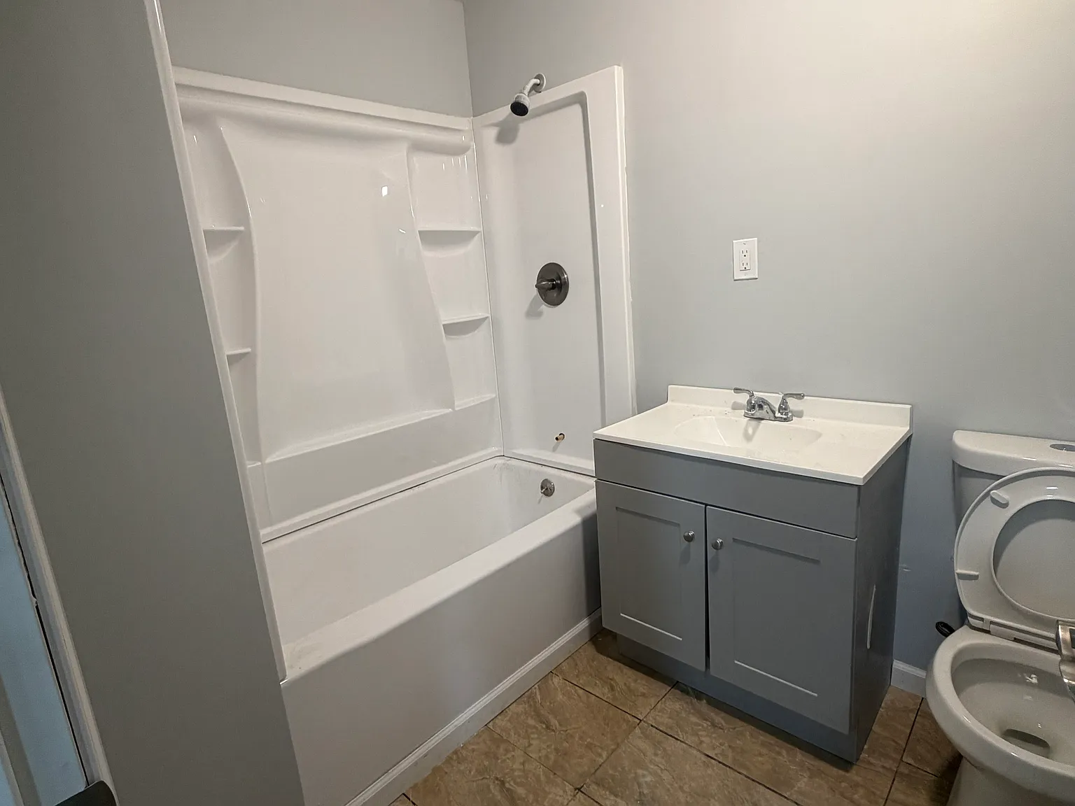 2 bed, $1,100 — Photo 3