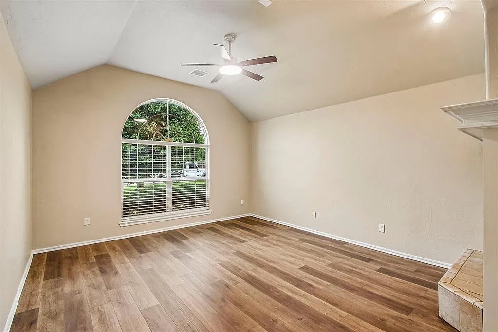 4 bed, 2.5 bath, 2451 sqft, $2,400 — Photo 3