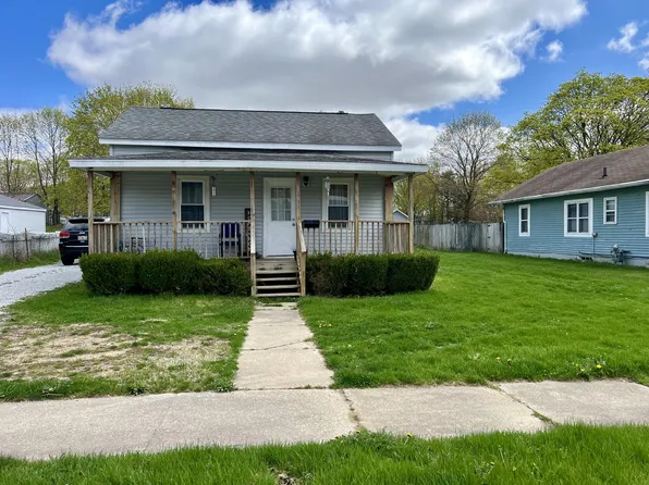 510 N Red Bud Trl, Buchanan, MI 49107