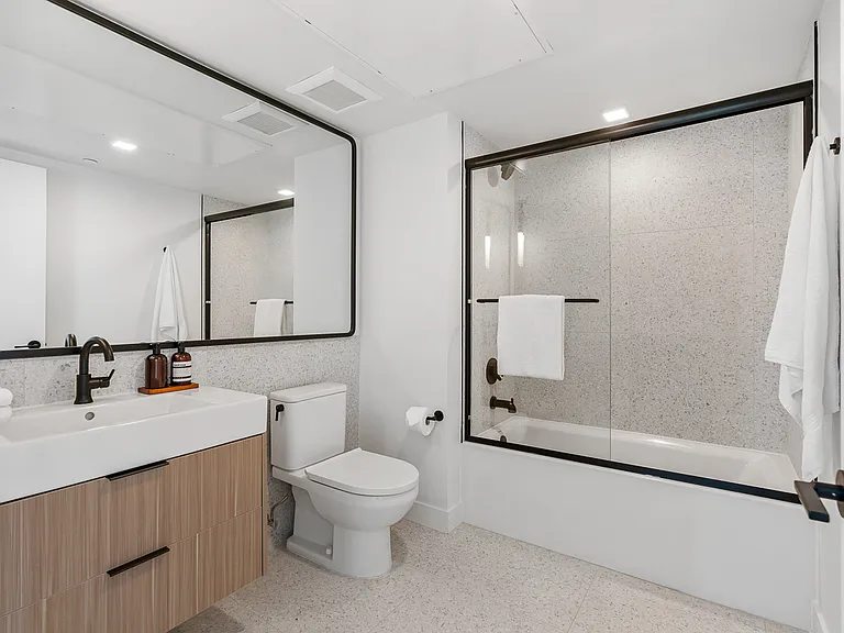 Venue Residences — Photo 147