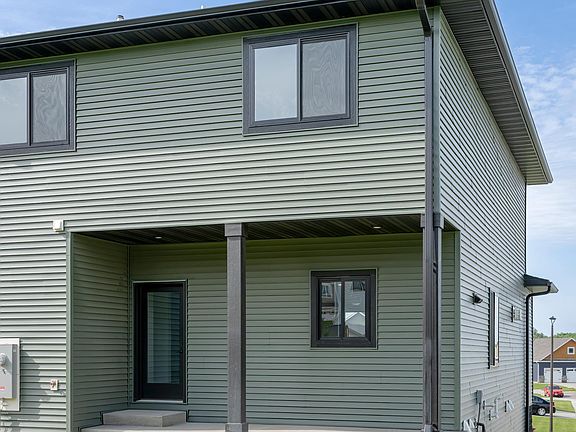 2nd image of 1590 Brandt Dr NE