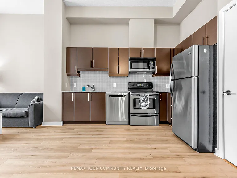 18 Harbour St #202 — Photo 3
