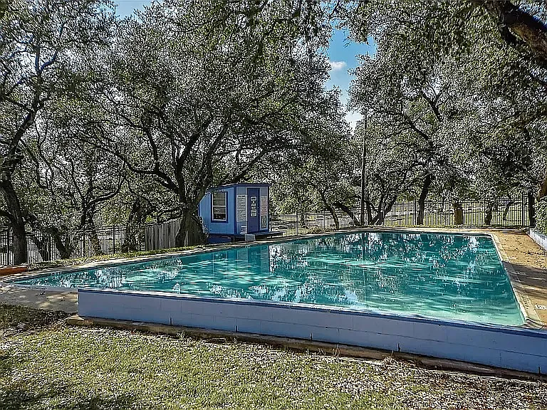 3 bed, 2.5 bath, 2443 sqft, $4,100 — Photo 4