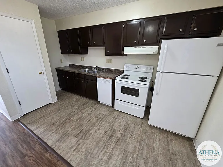 5 Village Dr — Photo 4