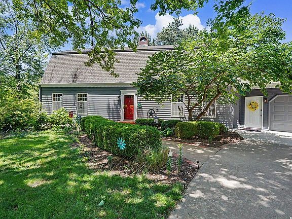 2nd image of 2918 Stratford Ct