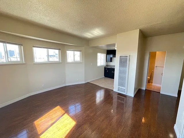 2600 W 8th Street — Photo 30
