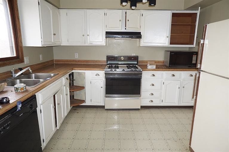 1st image of 612 W Burt Dr