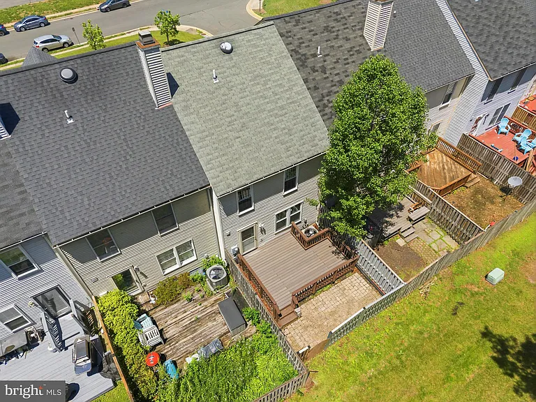 6837 Malton Ct — Photo 42