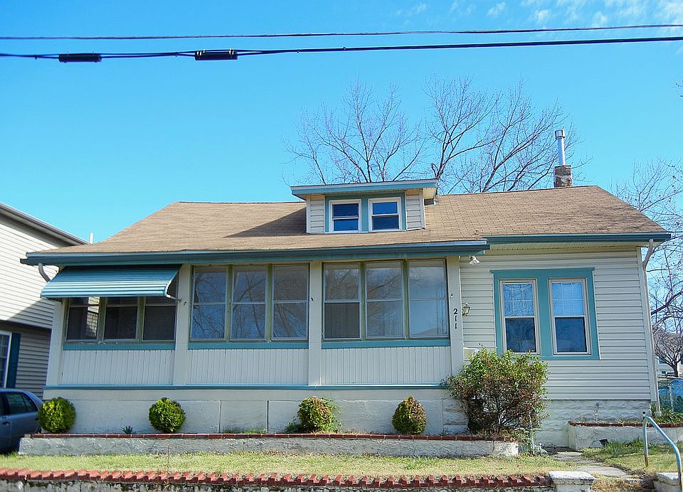1st image of 211 Simpson Ave