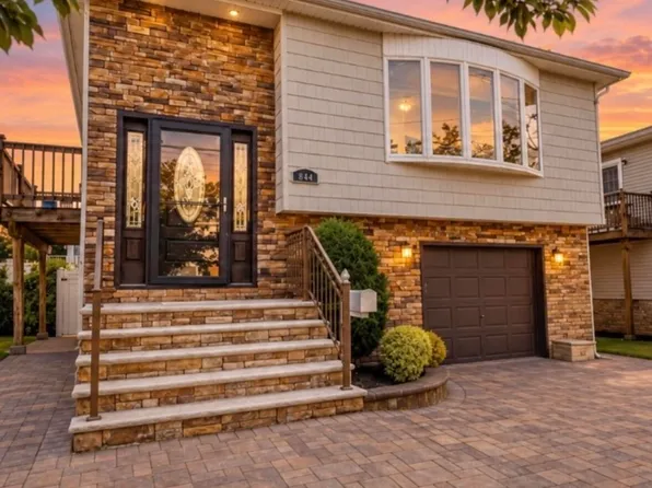644 Craig Ave, Staten Island, NY 10307