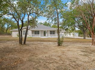 431 Eagle Ridge Dr, Floresville, TX 78114