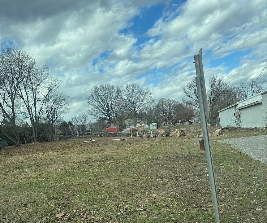 1st image of 44972 Crestview Rd