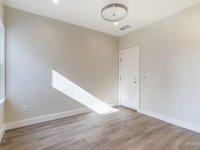 537 Valencia St #4 — Photo 13