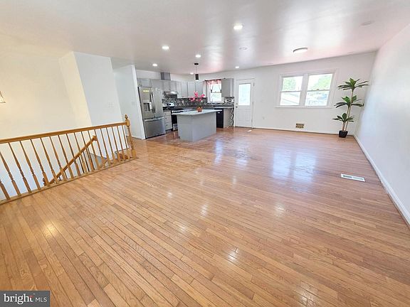 4th image of 6300 Auth Rd