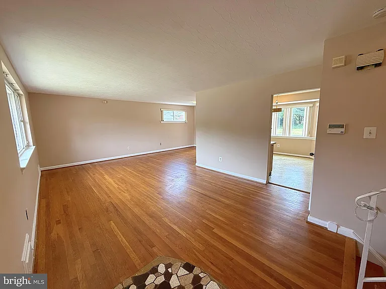 7104 Adelphi Rd — Photo 4