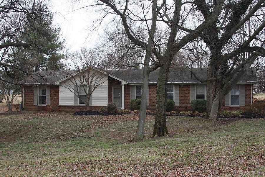 1st image of 313 Hampshire Ct