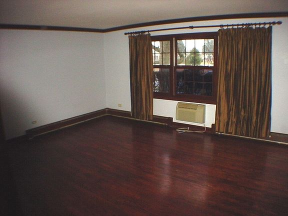 2nd image of 1702 E Northwest Hwy APT 1A