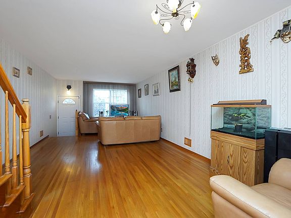 5th image of 130 Winham Ave