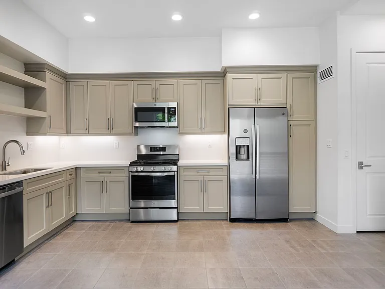 1632 Doheny Way — Photo 3