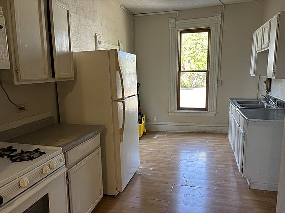 4th image of 2212 Oakland Ave #1