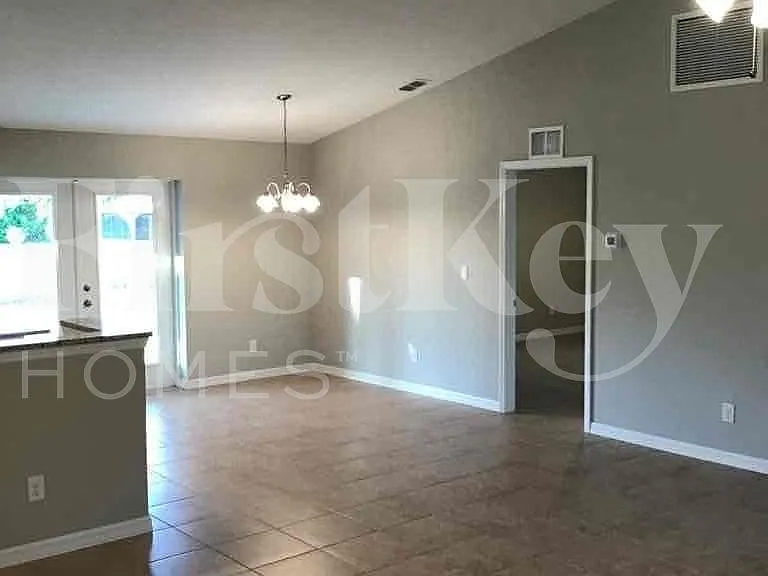 10518 Deerwood Ave — Photo 3