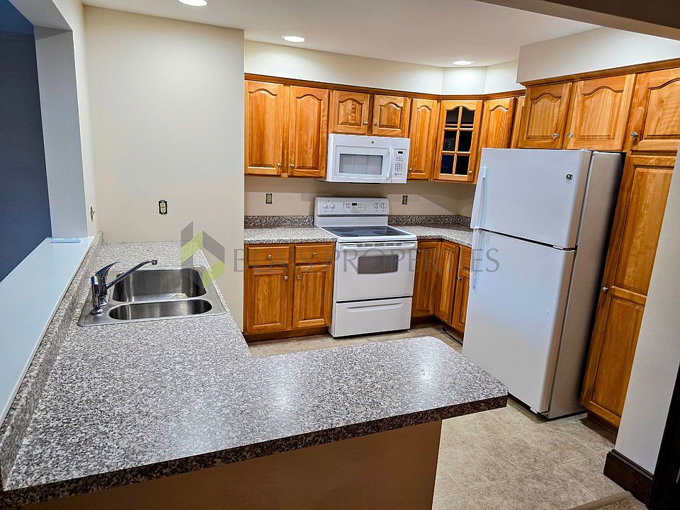 1st image of 33 Parkwood Dr #11280411