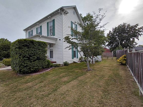 3rd image of 309 SE 3rd St