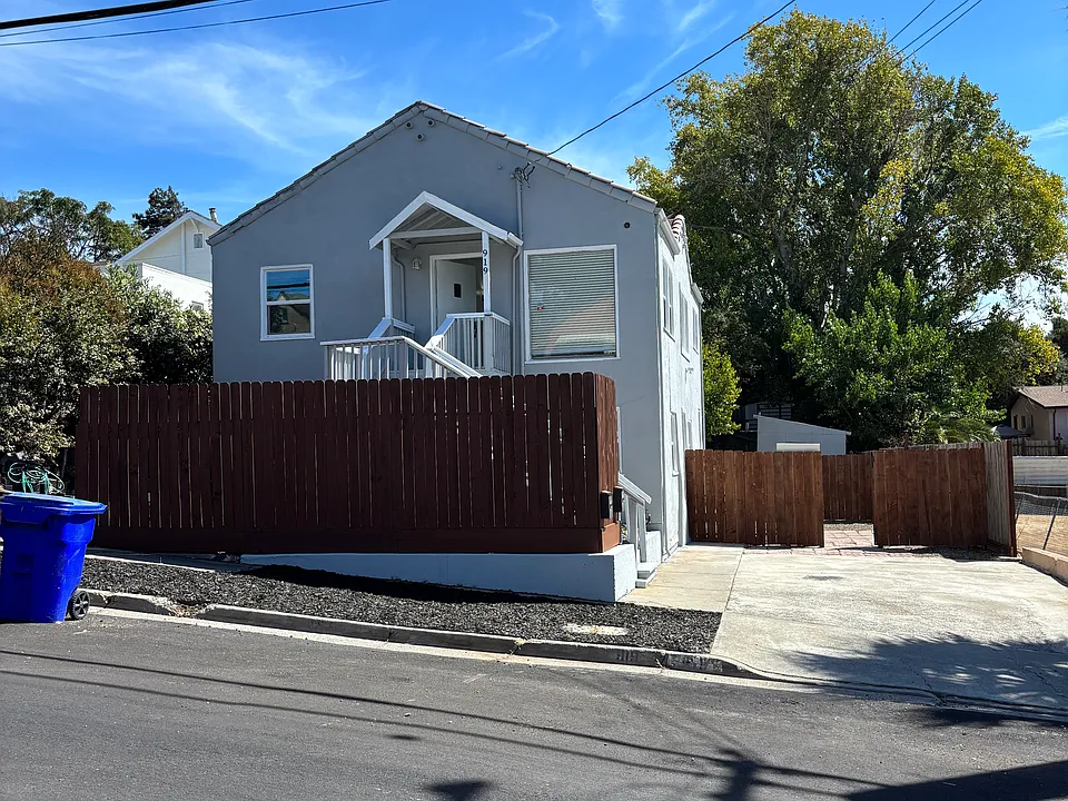 919 Mariposa St #2