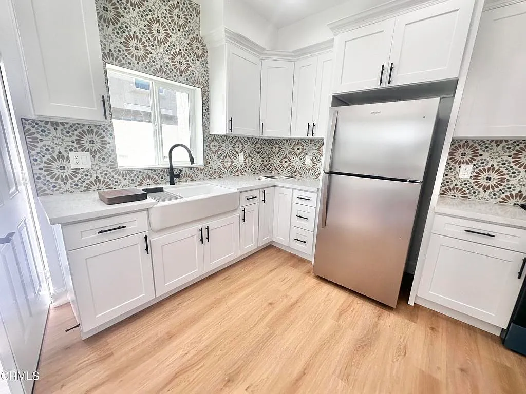 3 bed, 2.0 bath, 810 sqft, $3,675 — Photo 2