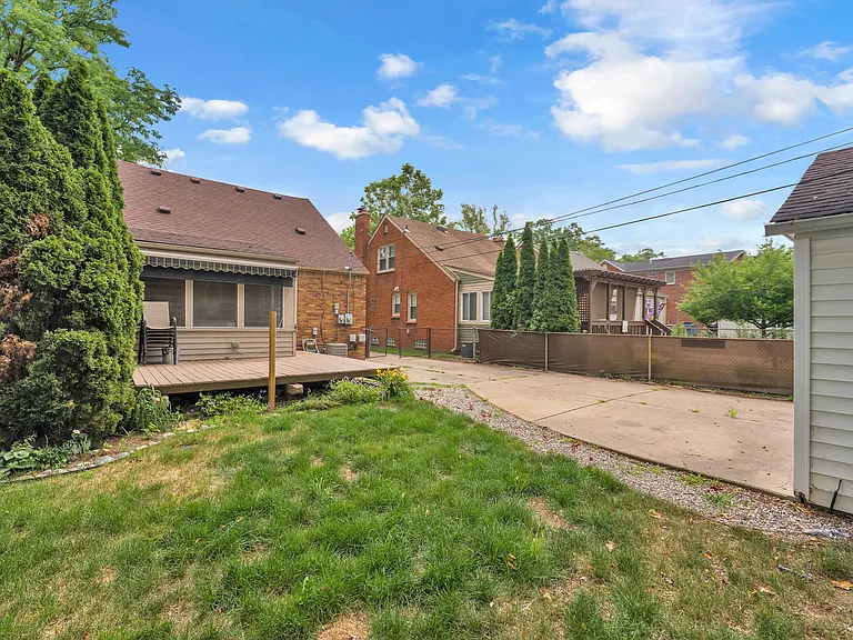 3020 Syracuse St — Photo 31