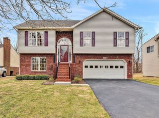 8210 Barrens Rd, Roanoke, VA 24019