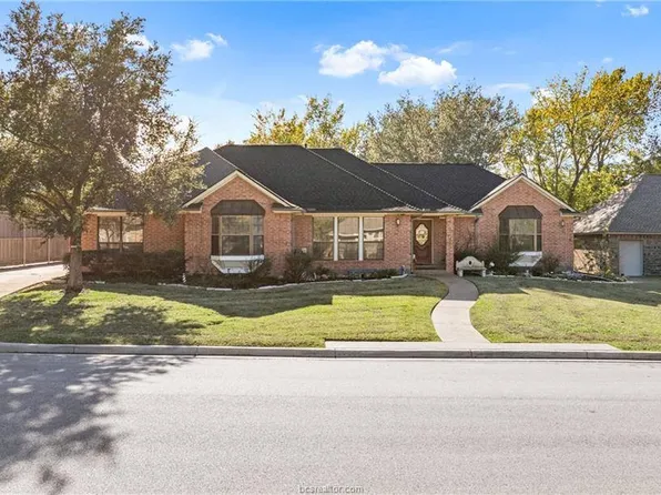 204 Hearthstone Cir, College Station, TX 77840