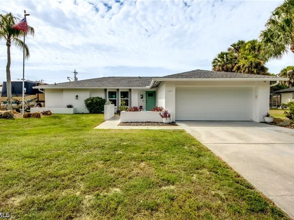 1214 Baldwin Pl, Lehigh Acres, FL 33936