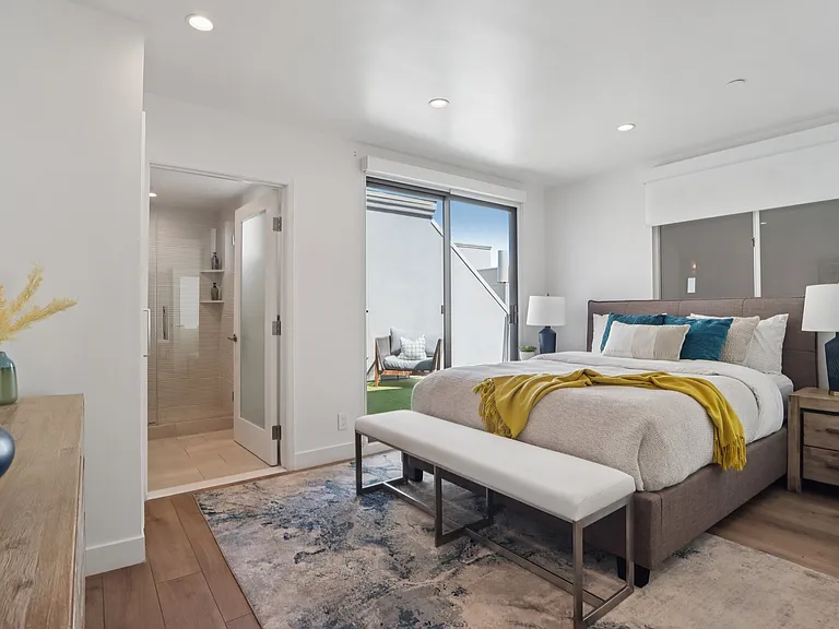 Residences on 3rd Street Promenade — Photo 17