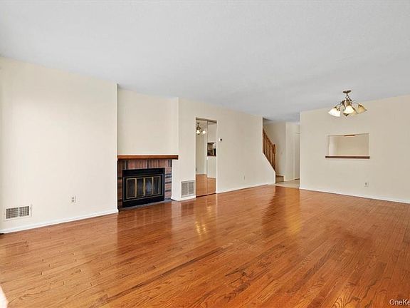 4th image of 19 Moore Lane #11B