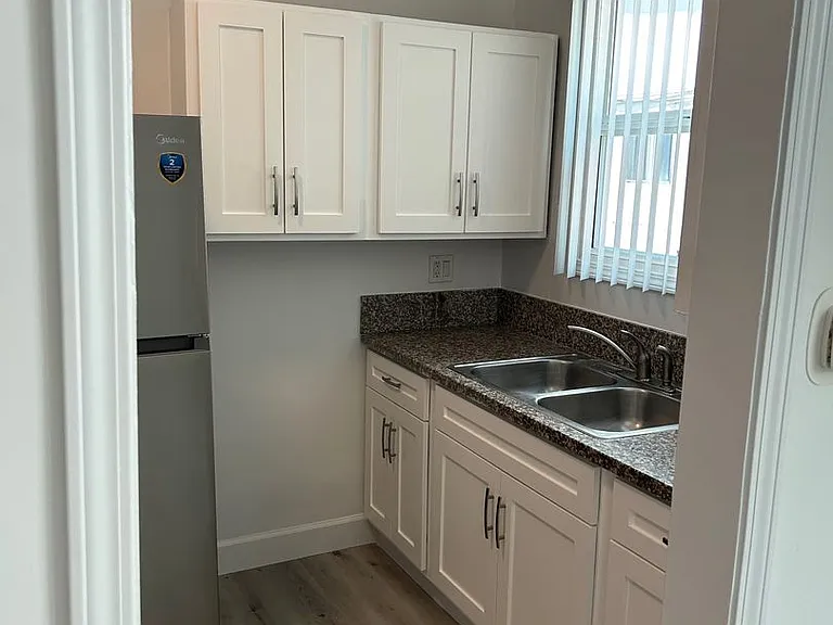 845 S Normandie Ave — Photo 5