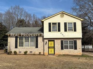 201 Omega Rd, Durham, NC 27712