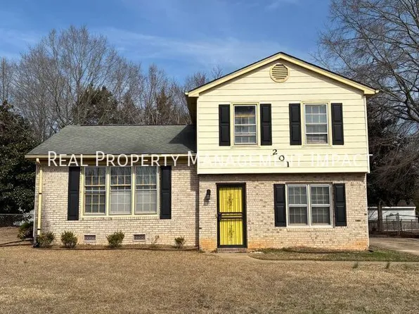 201 Omega Rd, Durham, NC 27712