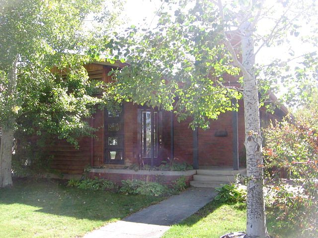 1st image of 225 1st Ave S