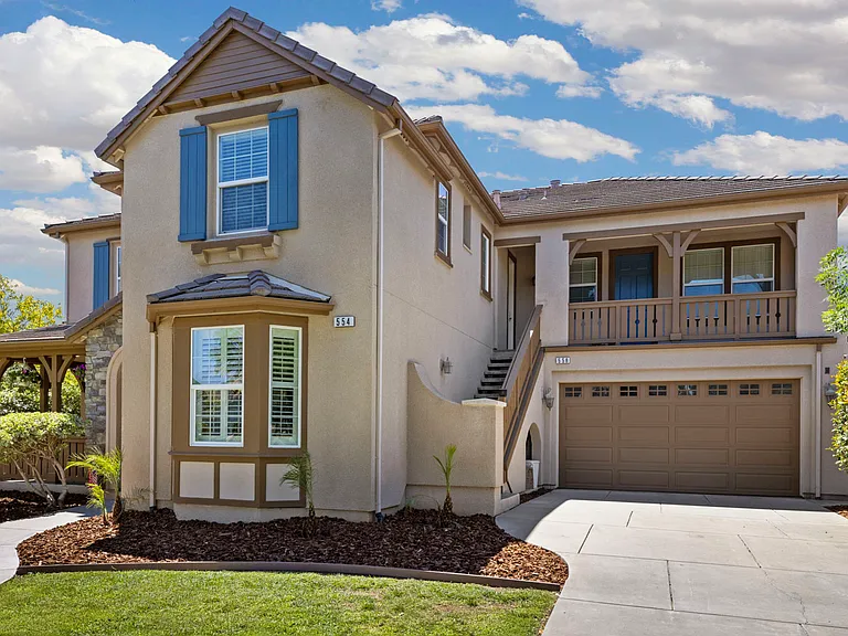 558 W Privado Way — Photo 1