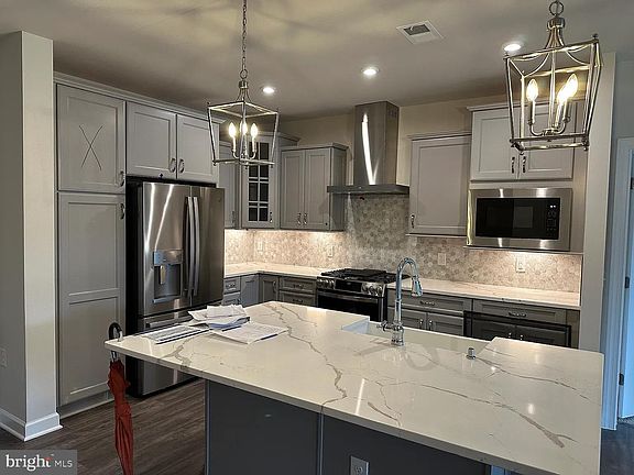 3rd image of 3927 Fair Ridge Dr APT 503