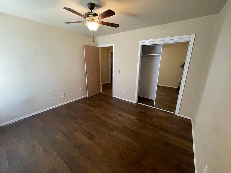 320 Albany Dr — Photo 9