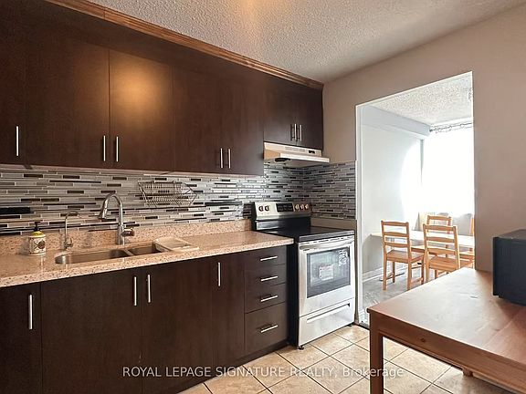 3rd image of 2121 Roche Ct Unit 109