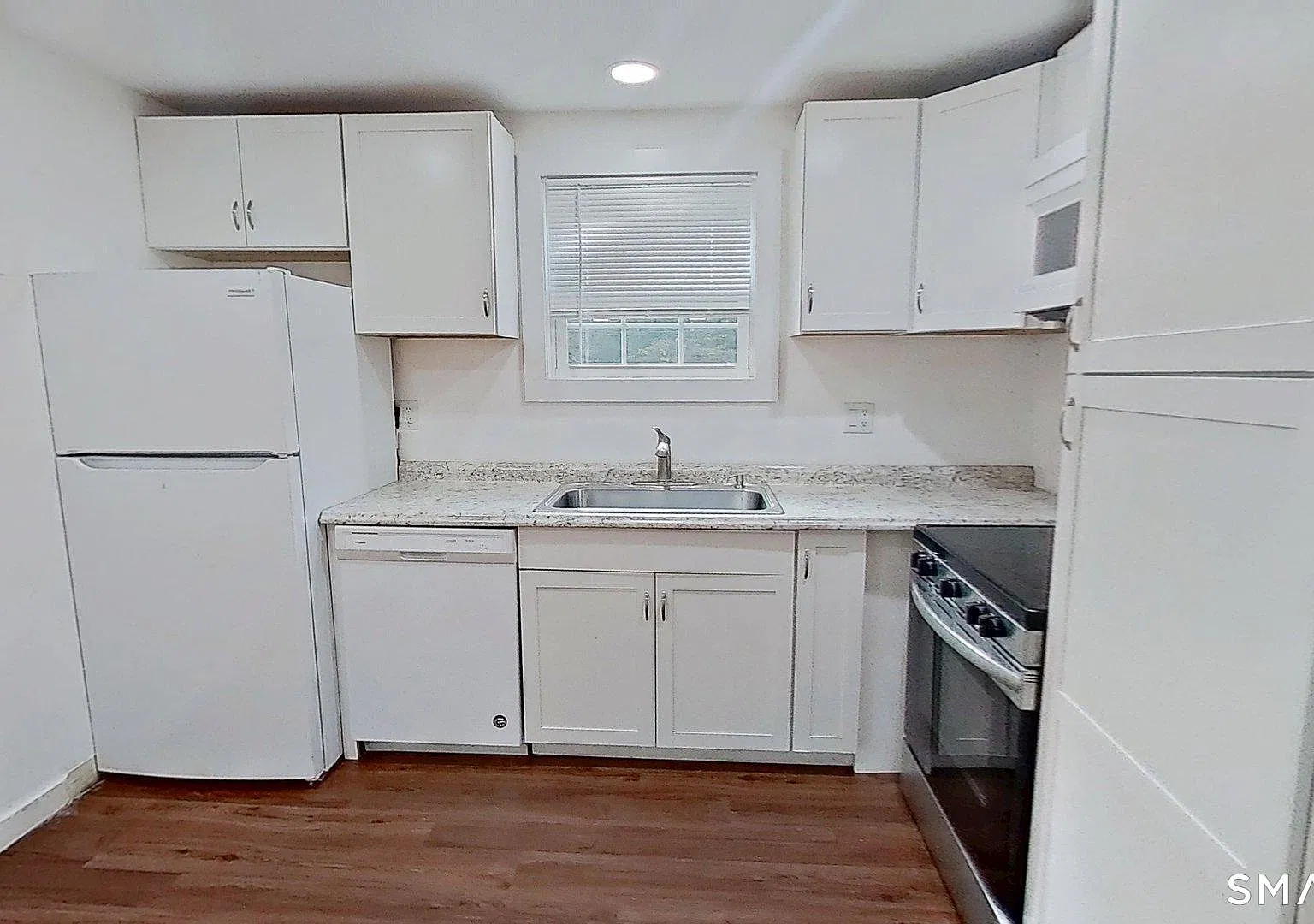 2 bed, 1.0 bath, 700 sqft, $2,100 — Photo 4