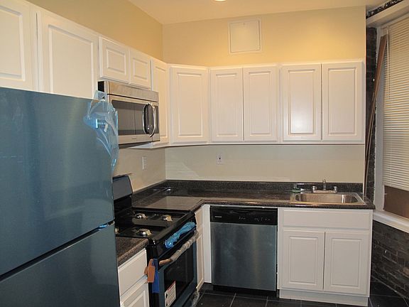 2nd image of 87 Saint Nicholas Pl APT 11