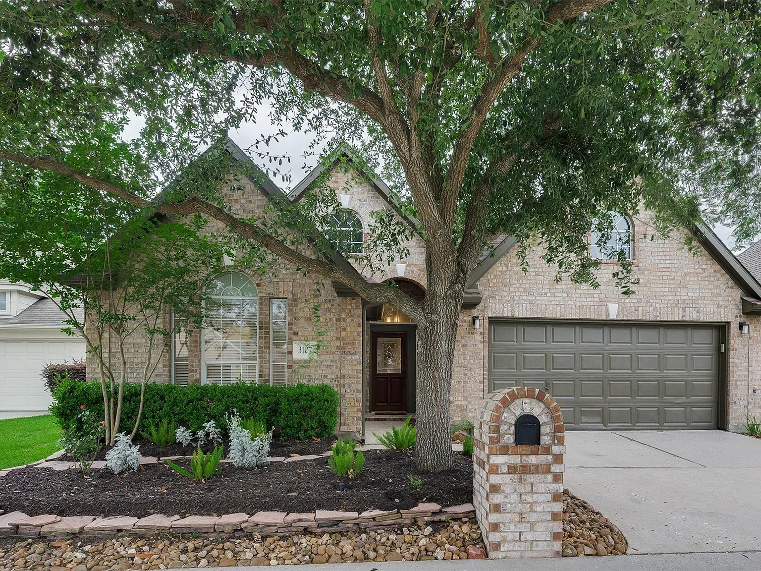 3 bed, 2.0 bath, 2189 sqft, $3,375 — Photo 1