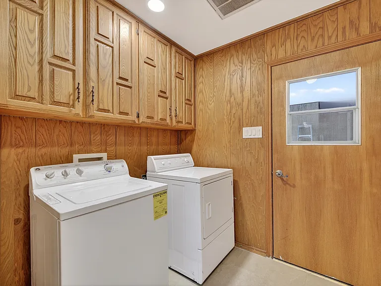 304 Bluebird Ave — Photo 18