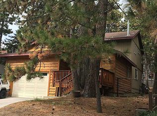 31320 Oakleaf Dr, Running Springs, CA 92382