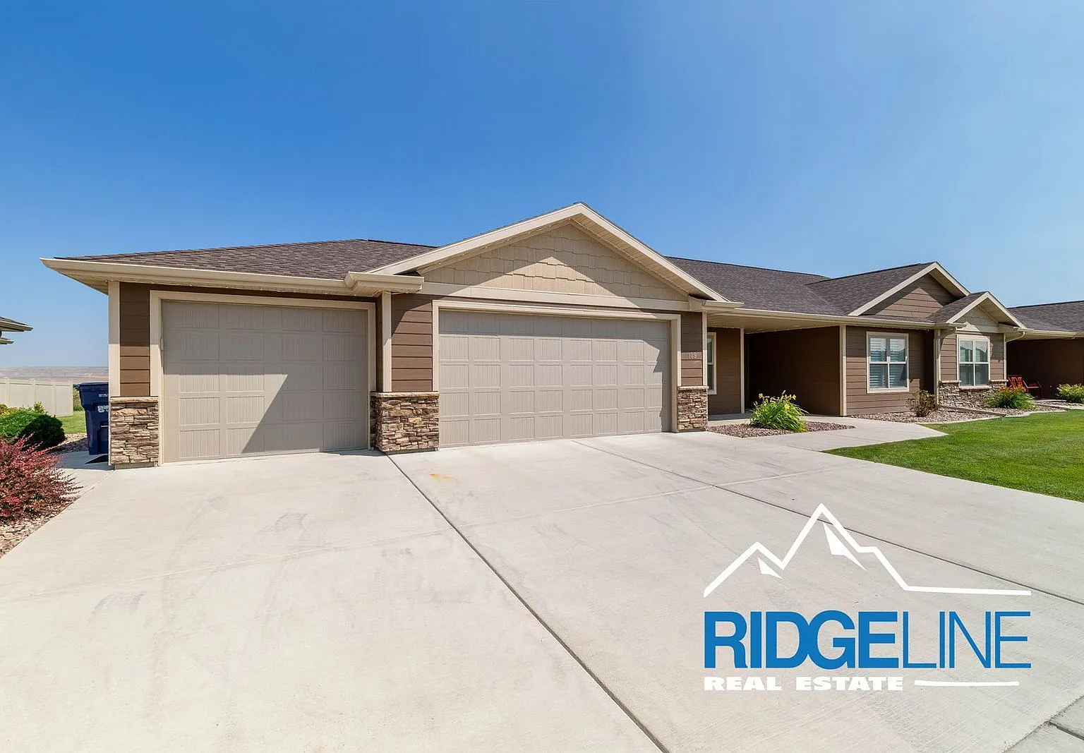 3 bed, 2.0 bath, 1613 sqft, $3,000 — Photo 1
