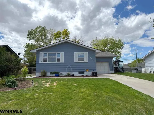 2325 13th St, Gering, NE 69341